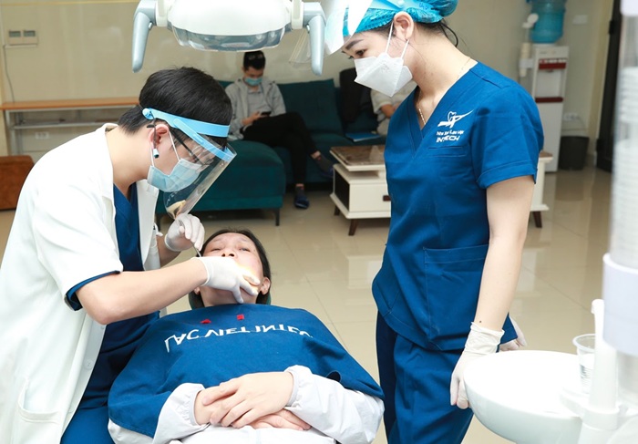 Nha khoa Kim có bác sĩ giỏi trực tiếp thăm khám